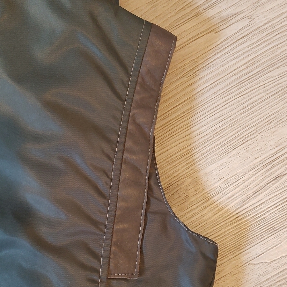 My Tribe Ladies Green Waterproof Vest with Brown Leather Detail Size Large EUC - Picture 8 of 14